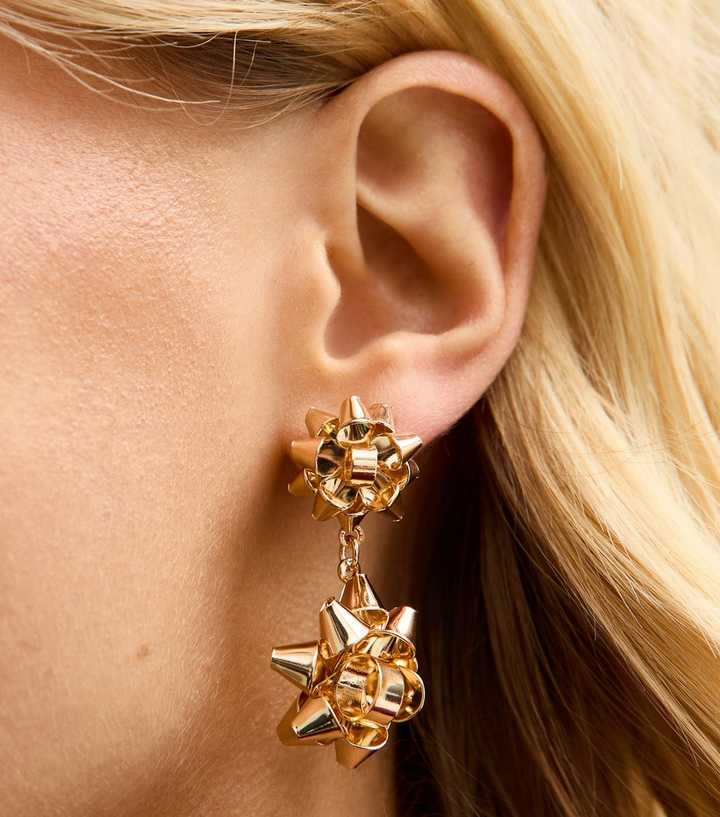 Gold Tone Christmas Star Drop Earrings
