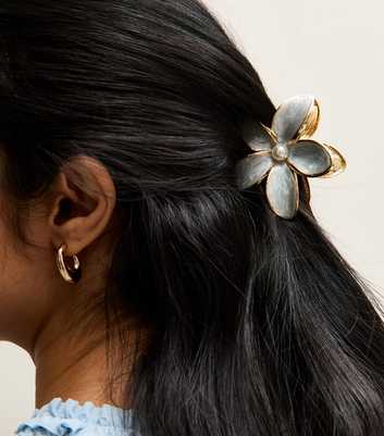 Light Blue Faux Pearl Flower Hair Clip