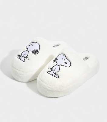 Skinnydip White Embroidered Snoopy Slippers