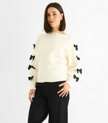 Gini London Cream Contrast Bow Applique Jumper