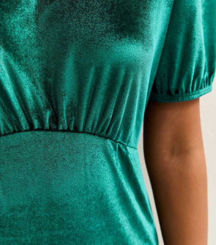 Dark Green Velvet Puff Sleeve Midi Dress | New Look
