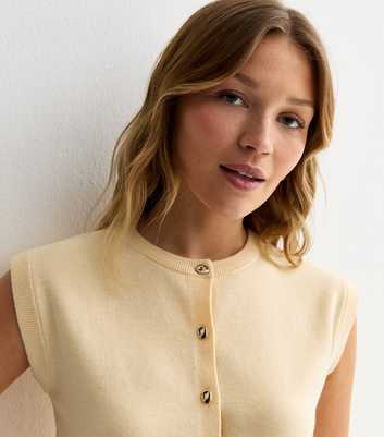 Light Yellow Knit Abstract Button Waistcoat