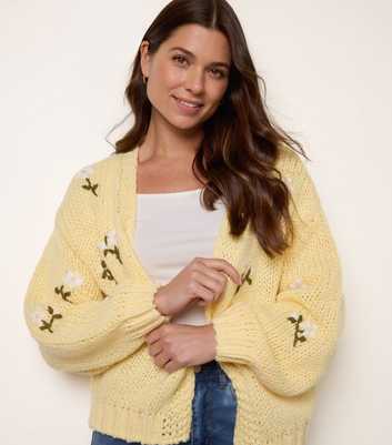 Blue Vanilla Light Yellow Embroidered Daisy Cardigan