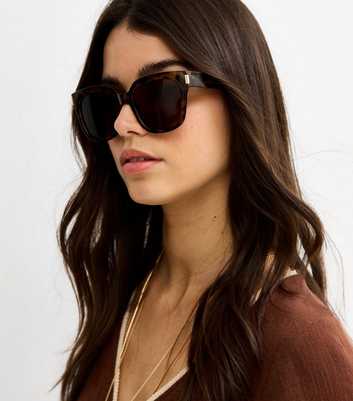 Brown Tortoise Effect D Frame Sunglasses