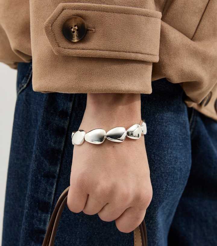 Silver Tone Sleek Pebble Stretch Bracelet