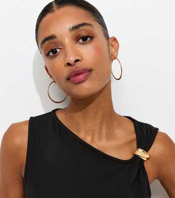 Black Asymmetric Sleeveless Tank Top