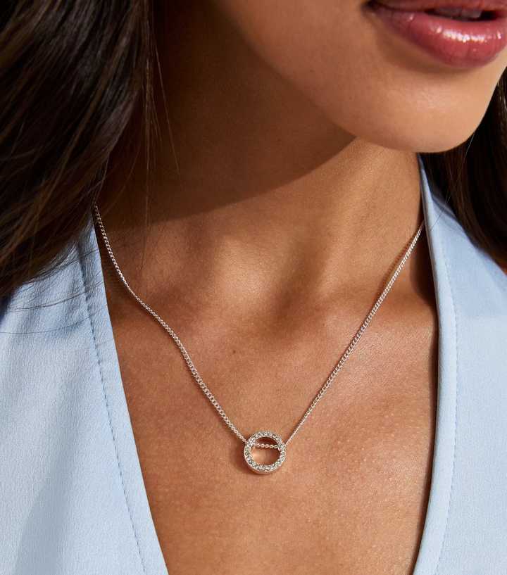 Silver Tone Diamant?� Circle Pendant Chain Necklace