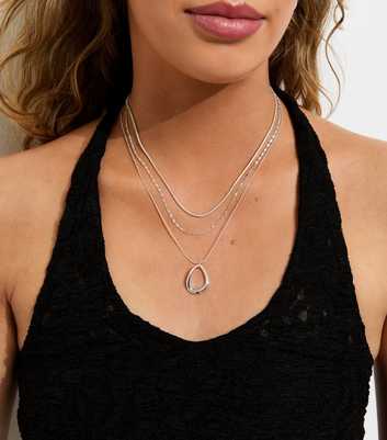 Silver Tone Triple Layer Oval Pendant Necklace