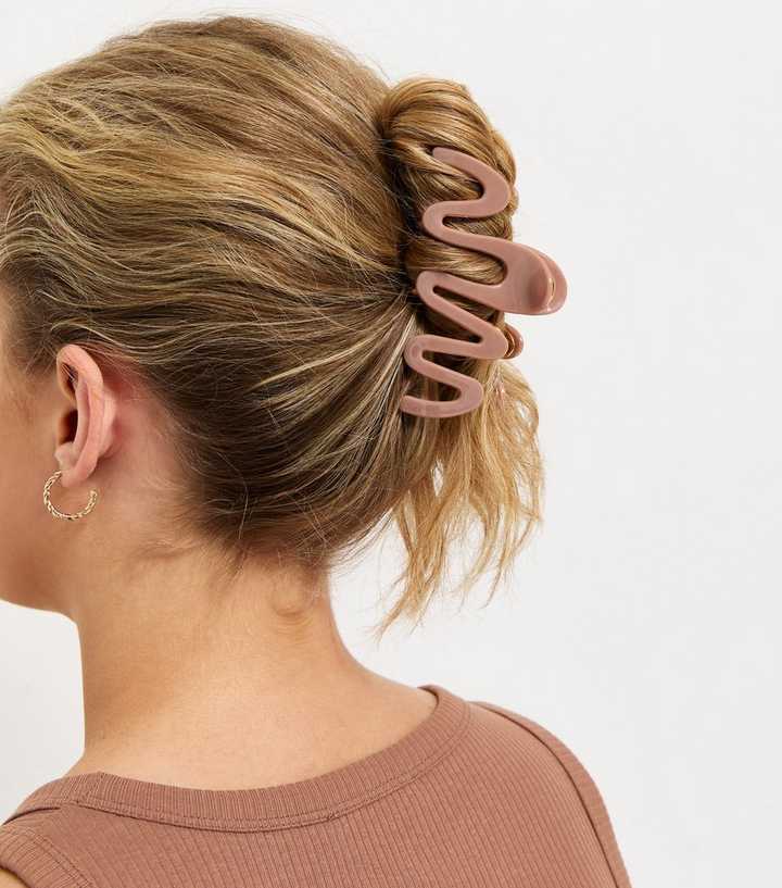 Brown Wiggly Hair Claw Clip