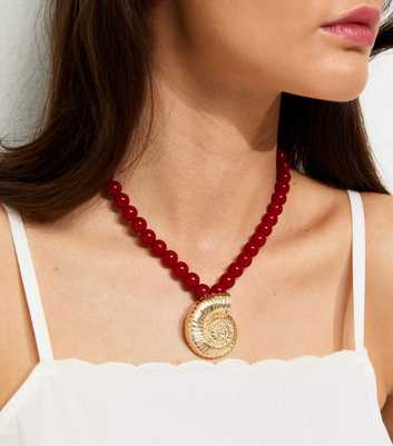 Red Beaded Swirly Shell Pendant Necklace