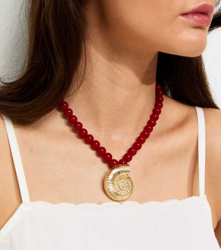Red Beaded Swirly Shell Pendant Necklace