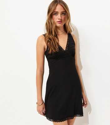 Black Crinkle Texture V-Neck Lace Trim Mini Dress