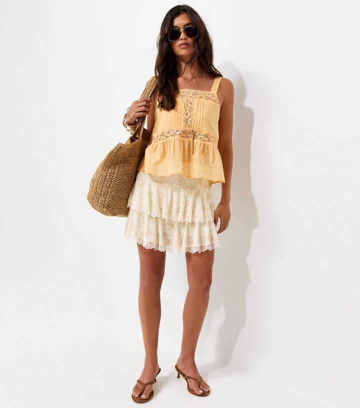White Ditsy Floral Lace Trim Tiered Mini Skirt