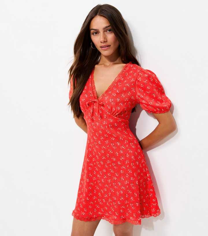 Petite Red Crinkle Texture Floral Print Lace Trim Mini Dress