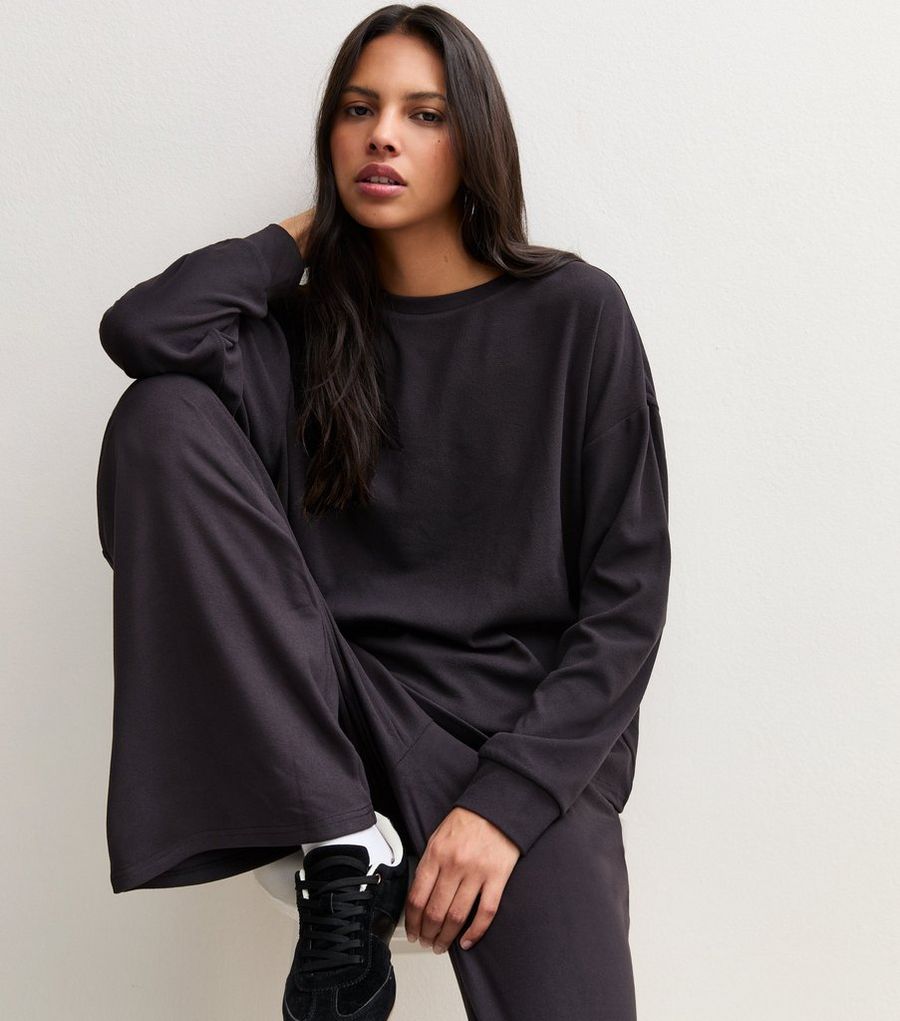 Black Relaxed Sweatshirt