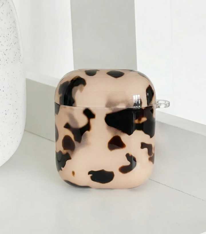 Coconut Lane Off White Tortoiseshell Effect Airpods Case