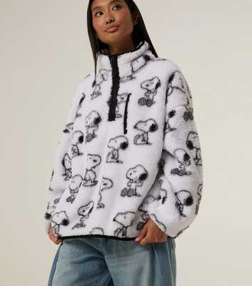 Skinnydip White Peanuts Snoopy Fleece Jacket